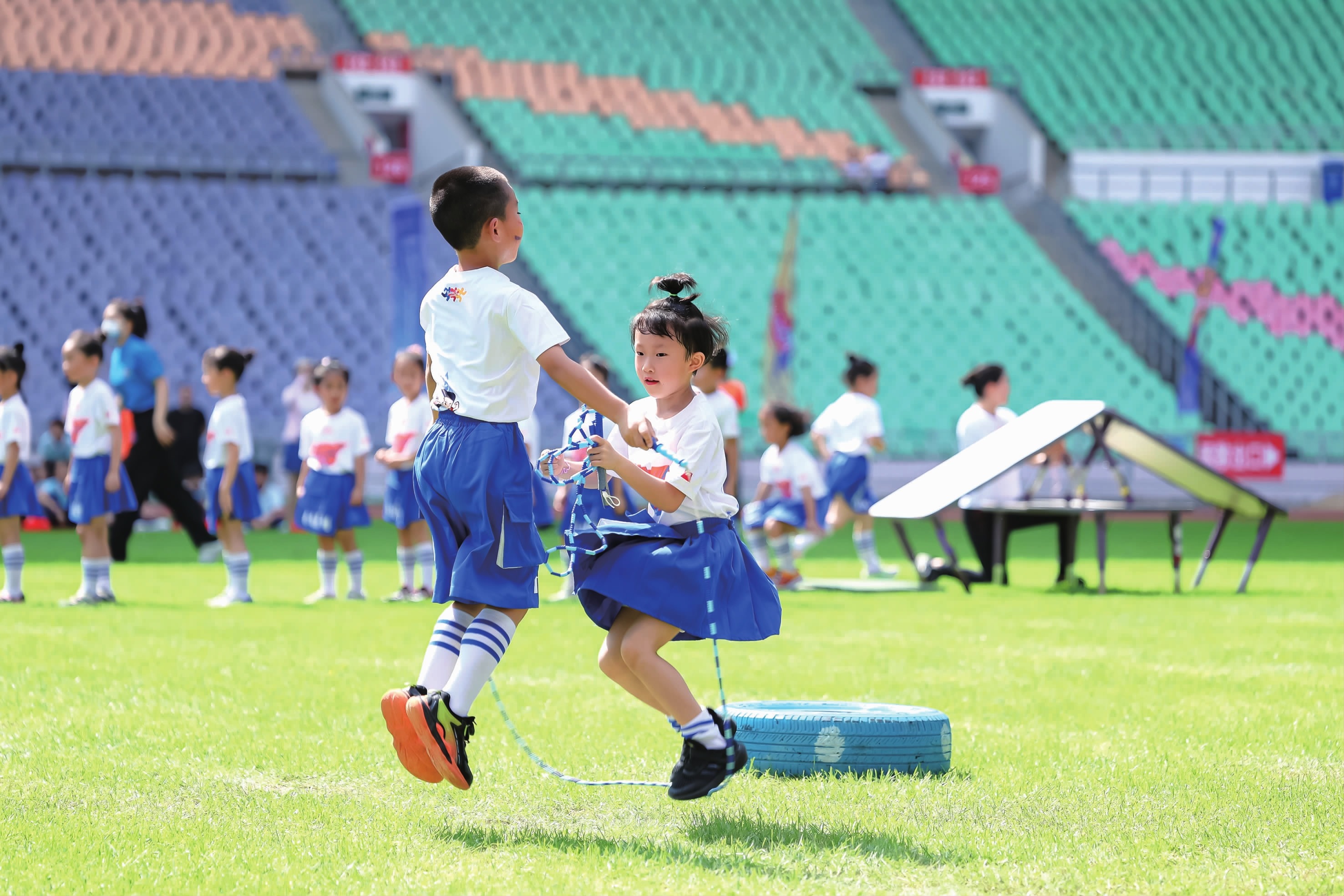 德州扑克“位置与范围”： 深度解析不同位置的起手牌强度建议。（德州扑克位置与范围详解：各位置起手牌强度与选择建议）