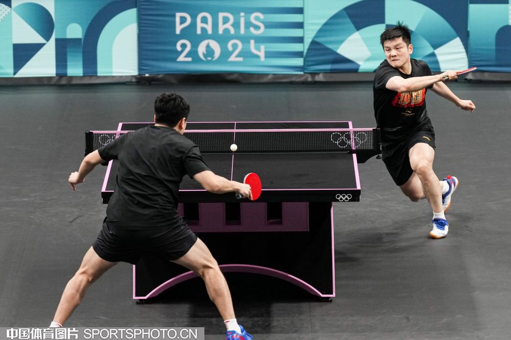 阿斯：巴萨本赛季球场外事务增多，弗里克比上赛季更加情绪化